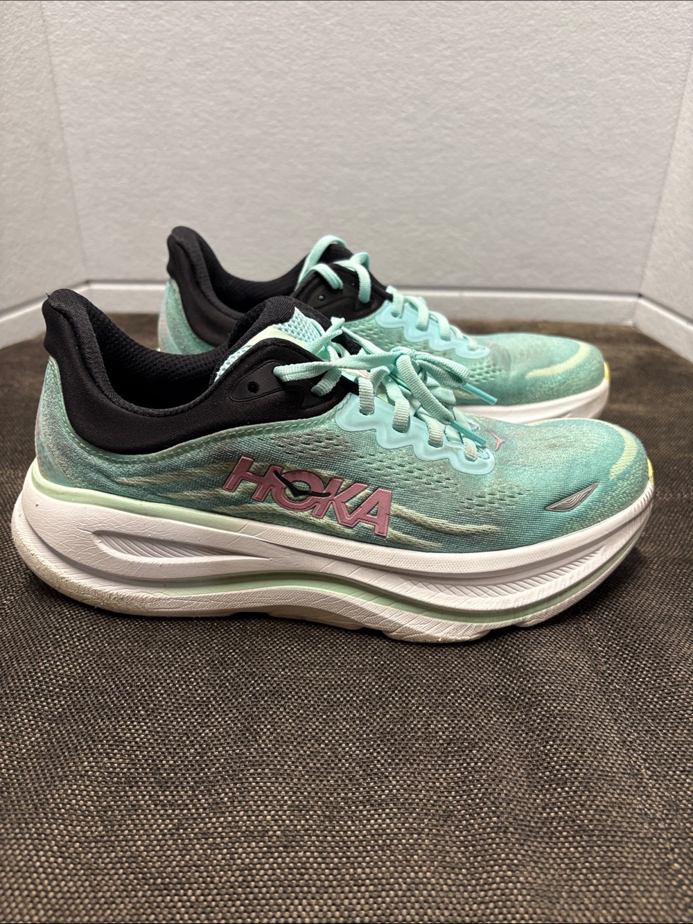 Hoka Women’s Bondi 9 Size 9.5D Wide - Picture 2 of 14